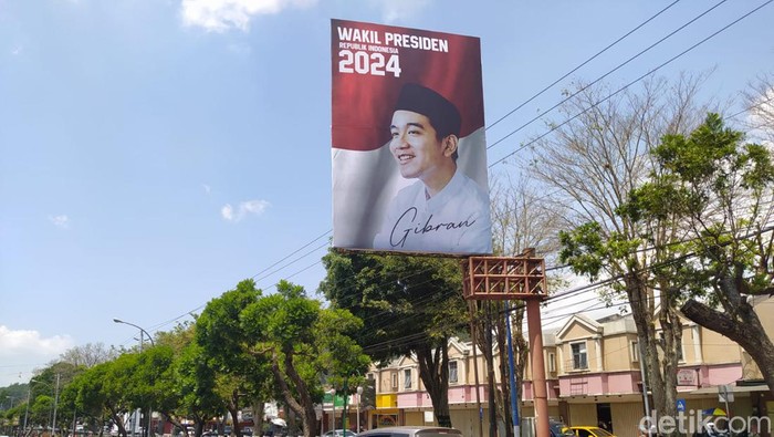Baliho Gibran Wapres RI 2024 Mejeng di Magelang