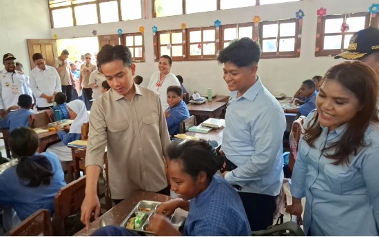 Gibran Rakabuming Tinjau Program Makan Bergizi Gratis di Papua